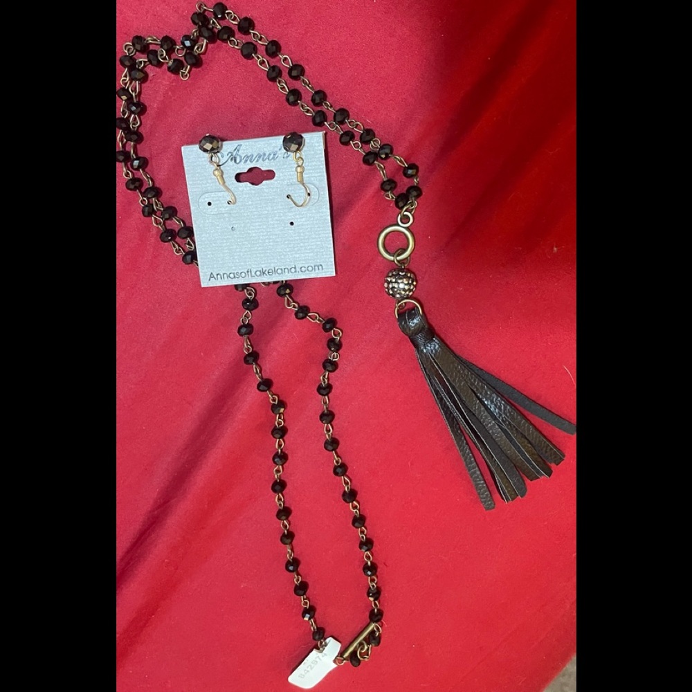 New beads long chain w/leather detail & earrings